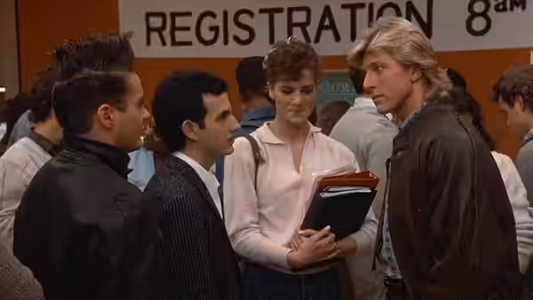 Thornton Melon (Rodney Dangerfield), Diane (Sally Kellerman) and students gather at college registration