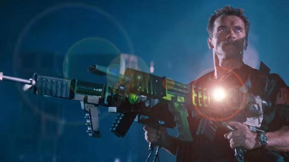 Eraser (Arnold Schwarzenegger) aims a heavy weapon in a darkened room