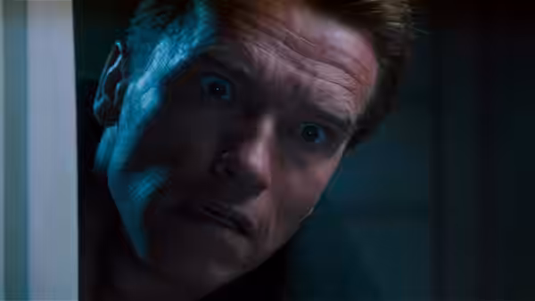 Eraser (Arnold Schwarzenegger) peers cautiously around a doorway