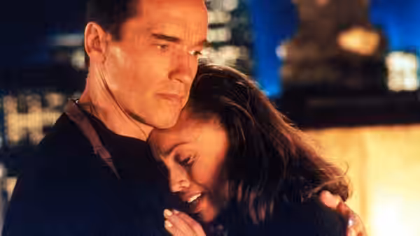 Eraser (Arnold Schwarzenegger) embraces Lee (Vanessa Williams) against a city skyline