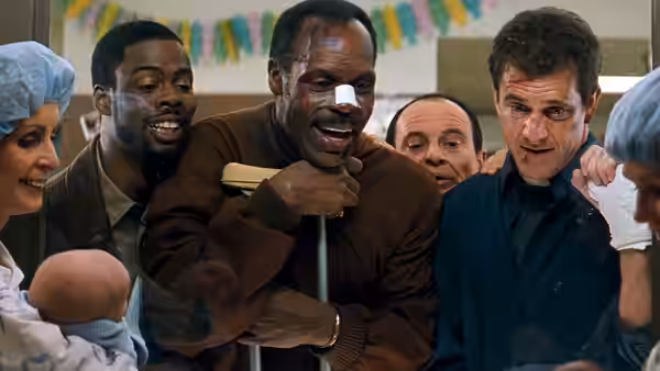 Roger Murtaugh (Danny Glover) and Martin Riggs (Mel Gibson) celebrate among hospital staff and newborns