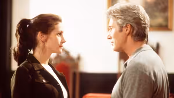 Maggie Carpenter (Julia Roberts) and Ike Graham (Richard Gere) face each other indoors