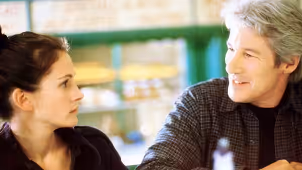Maggie Carpenter (Julia Roberts) and Ike Graham (Richard Gere) sit together at a diner