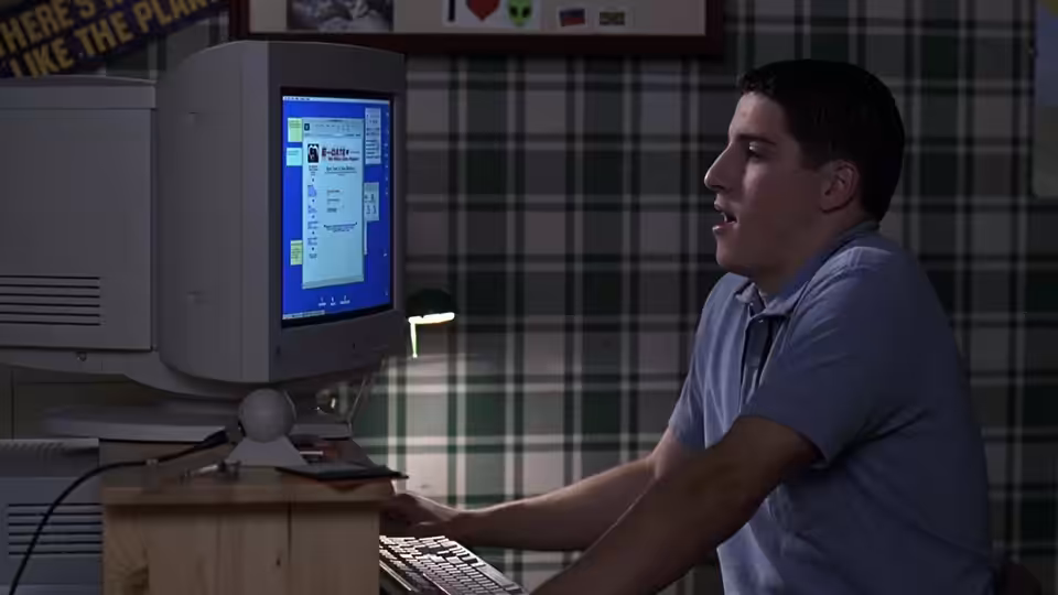 Jim Levenstein (Jason Biggs) types at a desktop computer in his bedroom