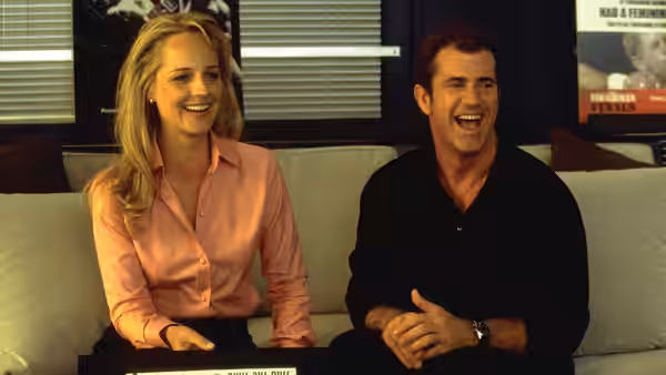 Darcy McGuire (Helen Hunt) and Nick Marshall (Mel Gibson) laugh together in an office