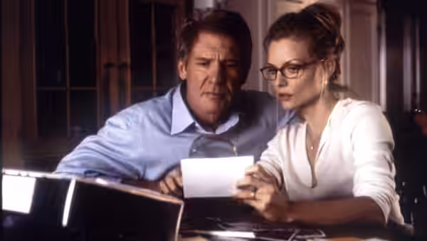 A scene from What Lies Beneath (2)
