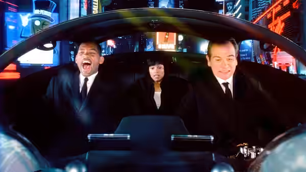 Jay (Will Smith), Laura Vasquez (Rosario Dawson) and Kay (Tommy Lee Jones) ride through Times Square