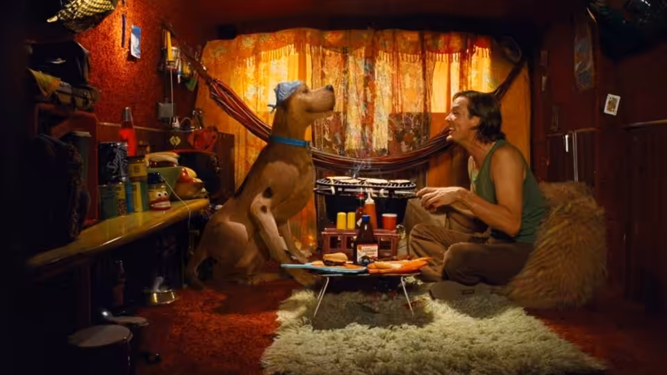 Shaggy (Matthew Lillard) shares a snack with Scooby-Doo in their cluttered room