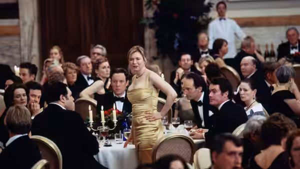 Bridget Jones (Renée Zellweger) stands among seated guests at a formal dinner