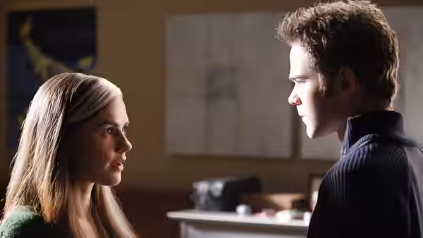 Rogue (Anna Paquin) and Iceman (Shawn Ashmore) face each other in a room