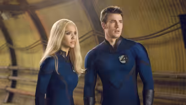 Sue Richards (Jessica Alba) and Reed Richards (Ioan Gruffudd) stand together inside a hangar