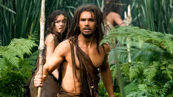 D’Leh (Steven Strait) leads Evolet (Camilla Belle) through dense jungle