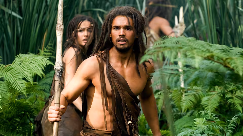 D’Leh (Steven Strait) leads Evolet (Camilla Belle) through dense jungle