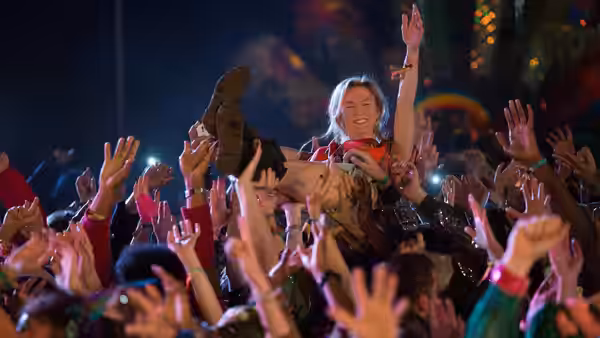 Bridget Jones (Renée Zellweger) is carried above a cheering crowd at a music festival
