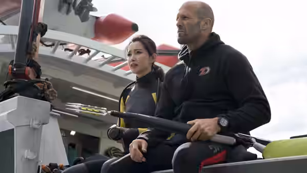 Jonas Taylor (Jason Statham) and Suyin (Li Bingbing) sit aboard a vessel holding rescue equipment