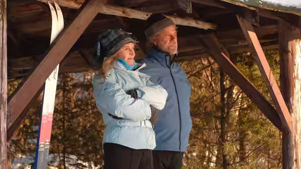 Fiona (Julie Christie) and Grant (Gordon Pinsent) stand together beneath a wooden shelter