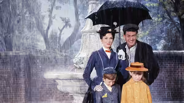 Mary Poppins, still 1