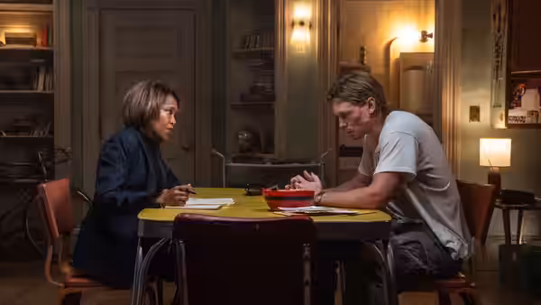 Detective Roman (Regina King) and Hank Thompson (Austin Butler) at a kitchen table