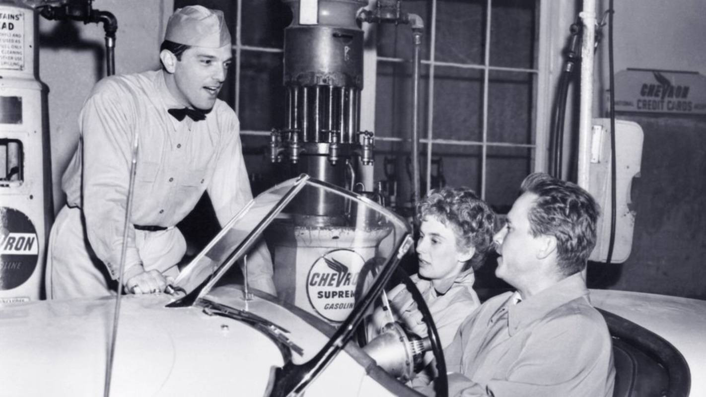 Kiss Me Deadly, still 3