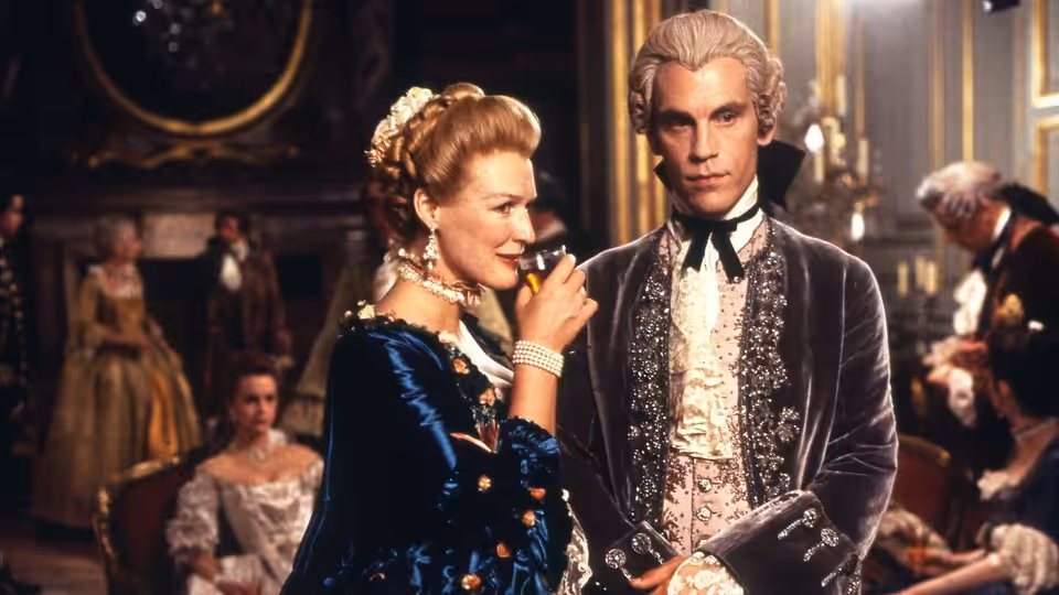 Marquise de Merteuil (Glenn Close) touches Vicomte de Valmont (John Malkovich) in a ballroom