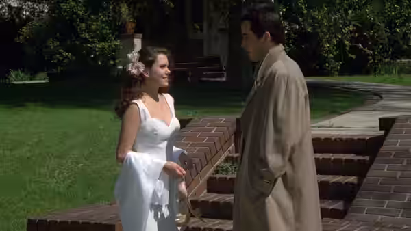Lloyd Dobler (John Cusack) facing Diane Court (Ione Skye) on brick steps