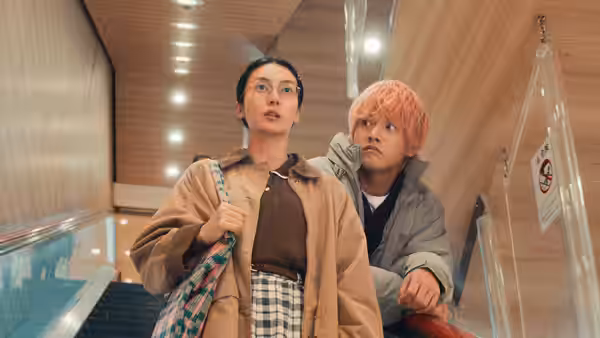 Yui Katakura (Kō Shibasaki) rides an escalator beside Sena (Eiji Akaso)