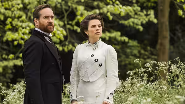 Henry Wilcox (Matthew Macfadyen) and Margaret Schlegel (Hayley Atwell) stand among flowers in a garden