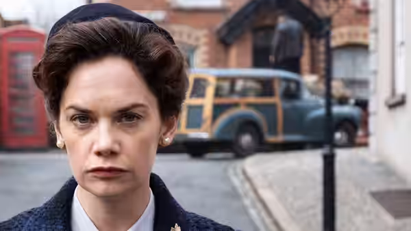 Alison Wilson (Ruth Wilson) stands on a city street with a car behind her