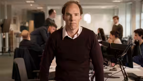 Dominic Cummings (Benedict Cumberbatch) stands in a busy campaign office