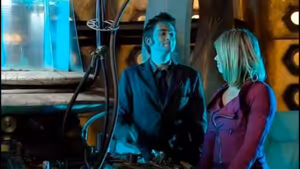The Doctor (David Tennant) and Rose Tyler (Billie Piper) stand beside a glowing tank