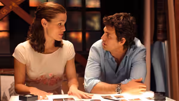 Jenna (Jennifer Garner) and Matt (Mark Ruffalo) lean over papers at a table
