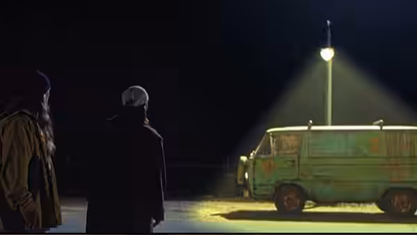 Jay and Silent Bob face a green van beneath a streetlamp at night