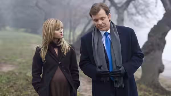 Isabella Fields El-Ibrahimi (Reese Witherspoon) walks outdoors with Douglas Freeman (Jake Gyllenhaal)