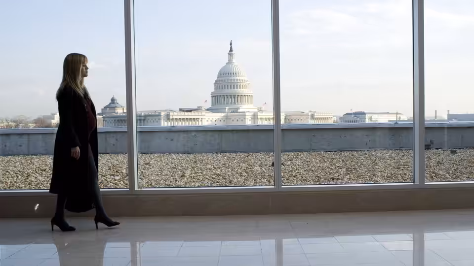 Isabella Fields El-Ibrahimi (Reese Witherspoon) stands before windows overlooking the Capitol