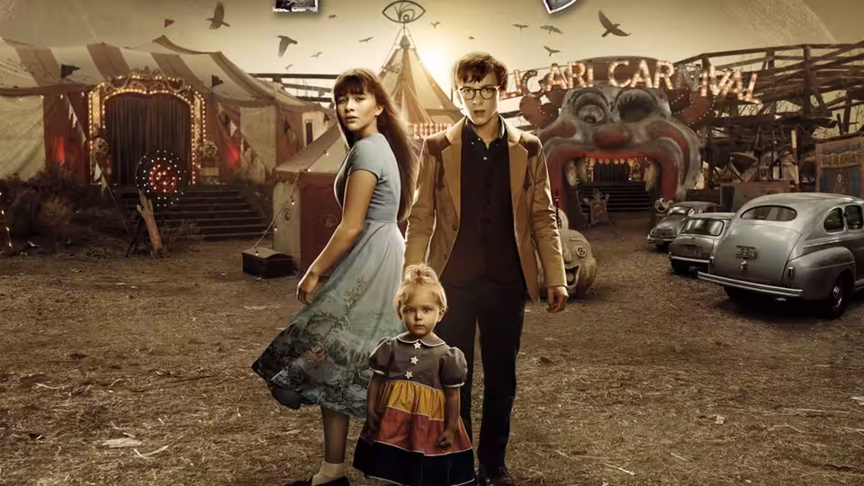 Violet (Malina Weissman), Klaus (Louis Hynes), and Sunny Baudelaire stand at a carnival entrance