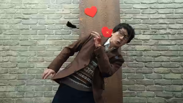 Marvin Gable (Ke Huy Quan) leans away from a brick wall decorated with red hearts