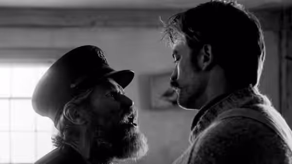 Thomas Wake (Willem Dafoe) faces Thomas Howard (Robert Pattinson) in close quarters