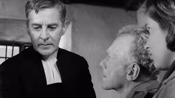 Tomas Ericsson (Gunnar Björnstrand) faces Jonas Persson (Max von Sydow) and Märta Lundberg (Ingrid Thulin)