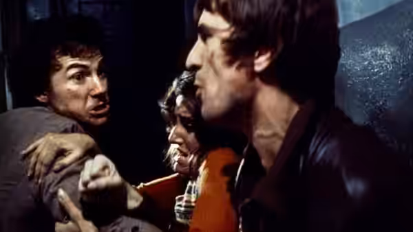 Johnny Boy (Robert De Niro) arguing with Charlie (Harvey Keitel) in a dim corner