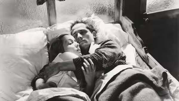 Jean (Jean Dasté) and Juliette (Dita Parlo) embrace together in bed