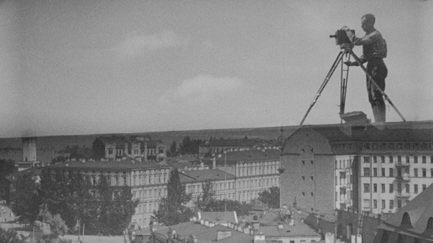 Man with a Movie Camera, still 1