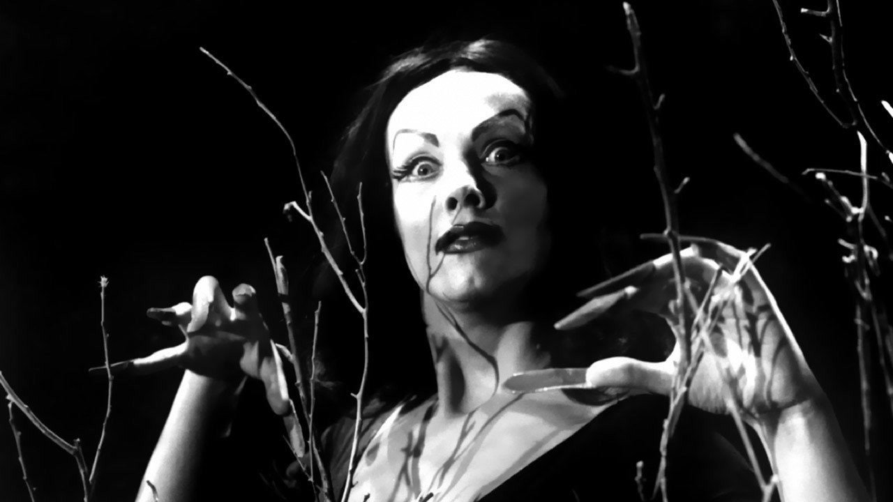 Plan 9 from Outer Space, still 4
