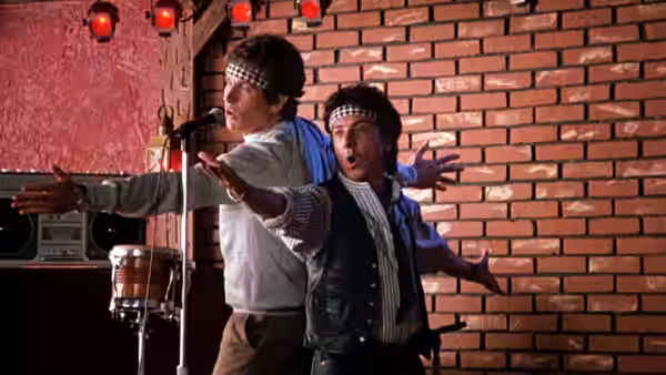 Chuck Clarke (Dustin Hoffman) and Lyle Rogers (Warren Beatty) performing on stage with headbands