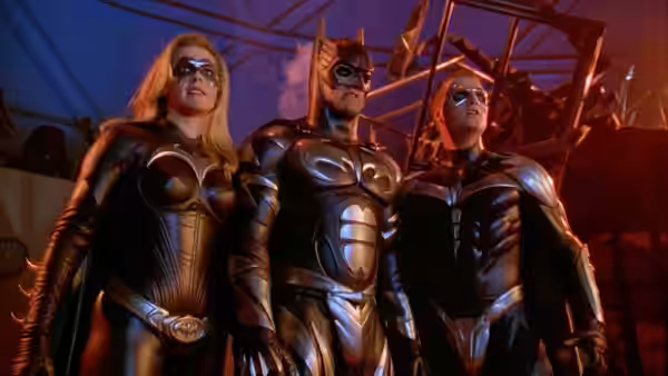 Batgirl (Alicia Silverstone) Batman (George Clooney) and Robin (Chris O'Donnell) standing together