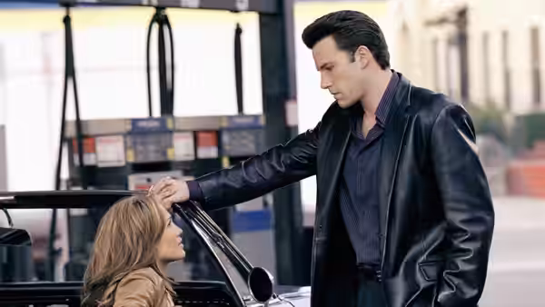 Larry (Ben Affleck) touching Ricki (Jennifer Lopez) at a gas station