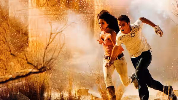 Sam Witwicky (Shia LaBeouf) and Mikaela Banes (Megan Fox) running through dusty ruins