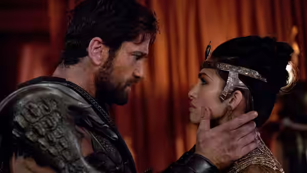 Set (Gerard Butler) grips Hathor (Élodie Yung) by the chin in a chamber