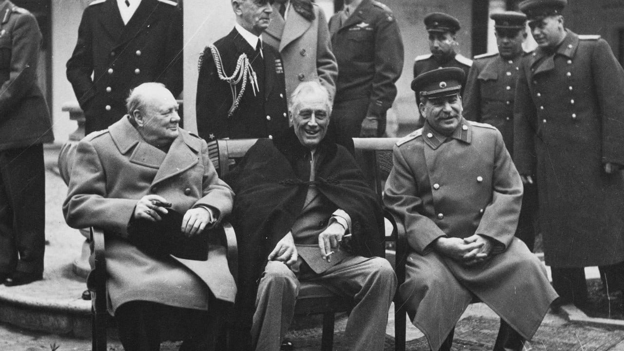 The World at War, still 3