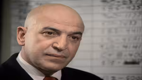 Kojak (Telly Savalas) gazes to the side in a close-up portrait