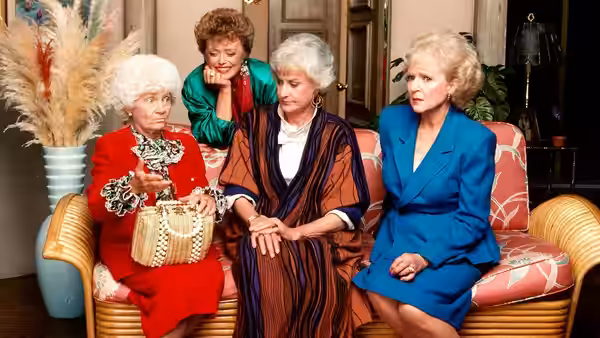 Sophia (Estelle Getty), Blanche (Rue McClanahan), Dorothy (Bea Arthur) and Rose (Betty White) on the living room sofa